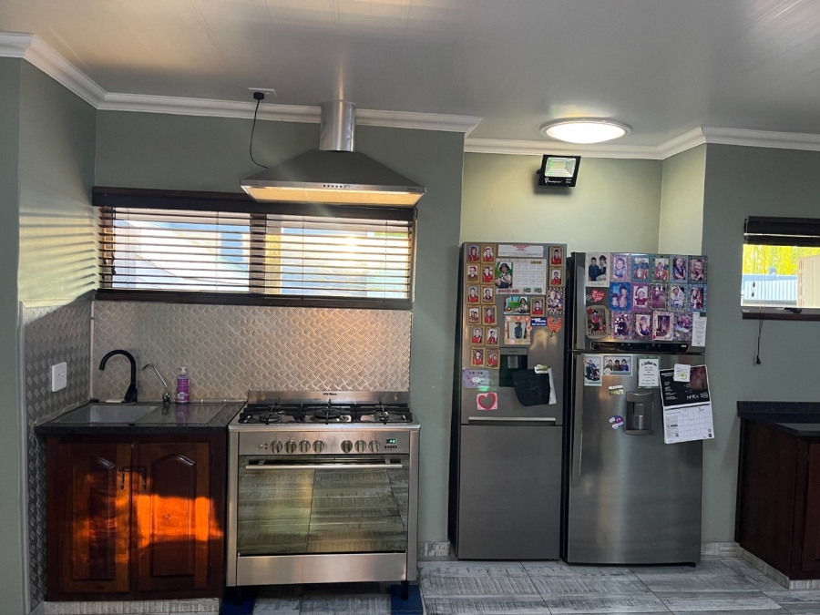 5 Bedroom Property for Sale in Van Der Hoff Park North West
